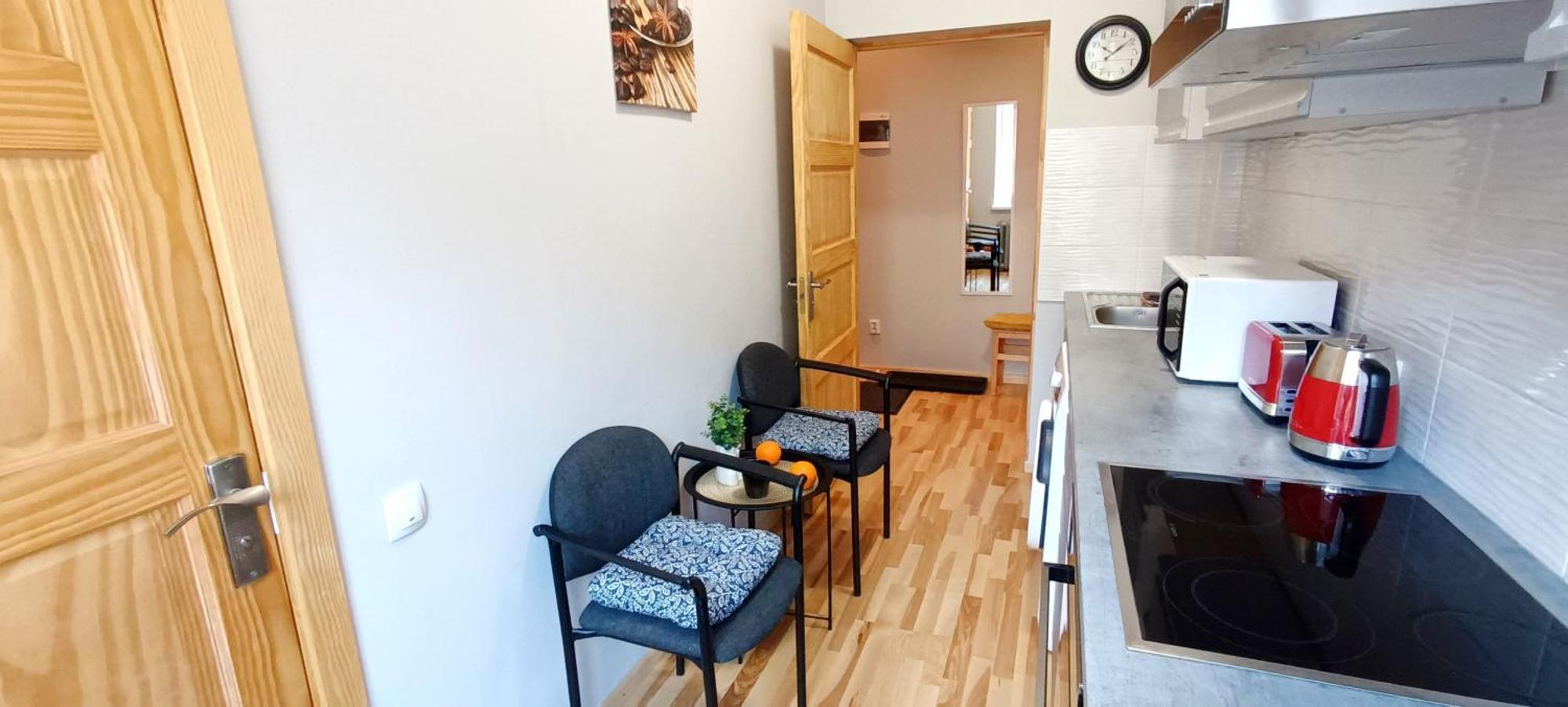 Apartment Cozy & Bright 1 Bedroom With Park Nearby - Free Parking, Riga, Up To 5 Guests *