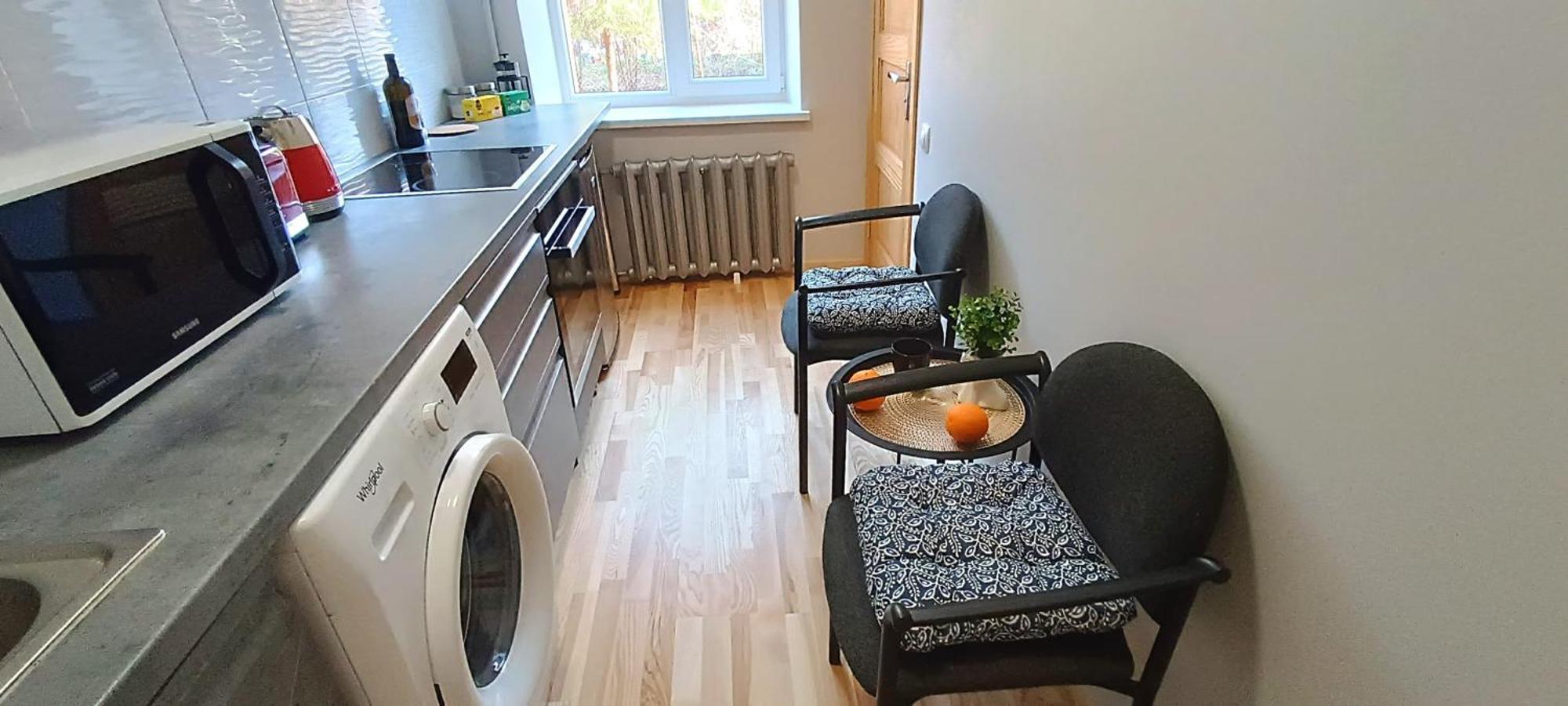 Cozy & Bright 1 Bedroom With Park Nearby - Free Parking, Riga, Up To 5 Guests Apartment